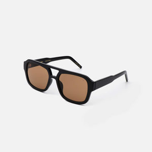 Sunglasses Kaya in Black and Brown Lenses