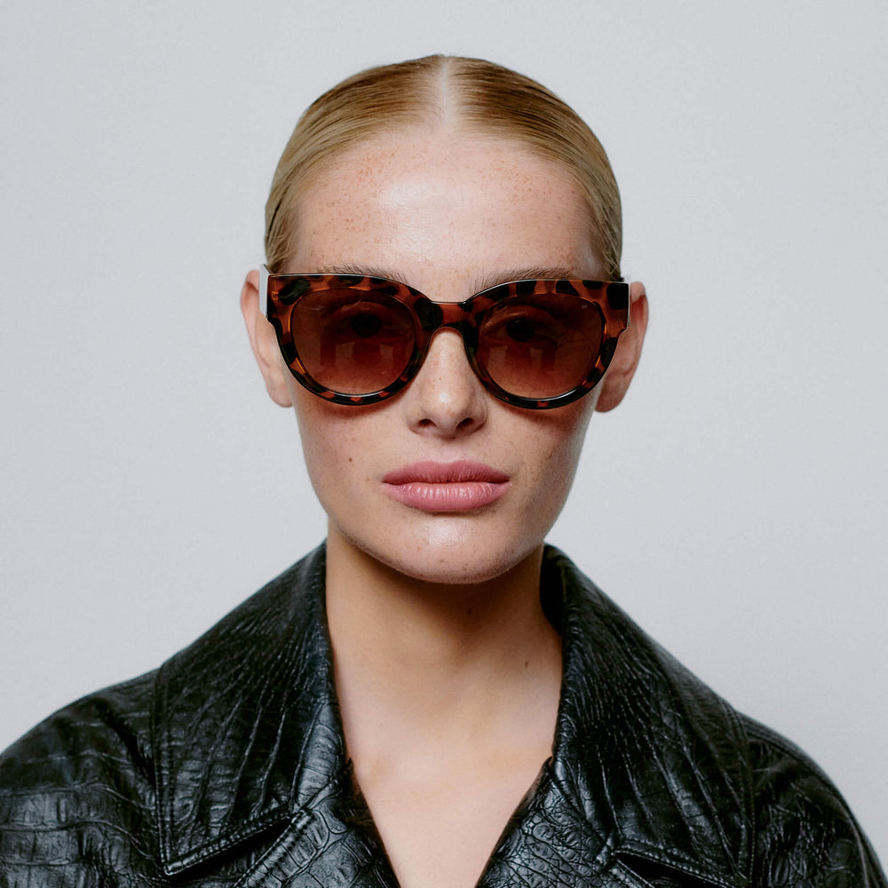 Sunglasses Round Lilly in Havana Tortoise and Tinted Lenses