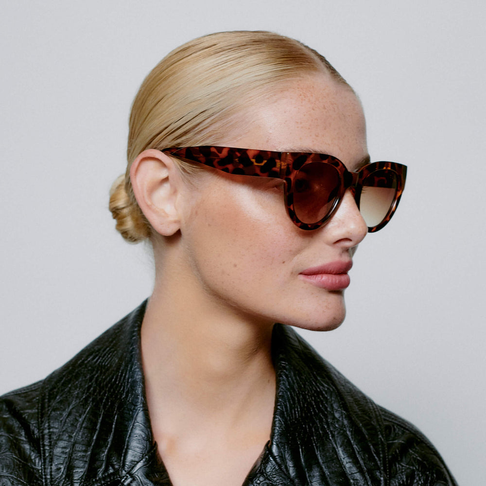 Sunglasses Round Lilly in Havana Tortoise and Tinted Lenses