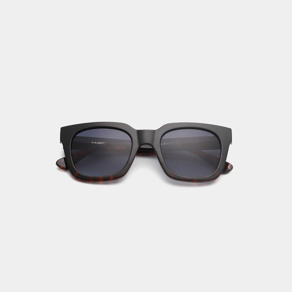 Sunglasses Trapezium Nancy in Black Demi Tortoise